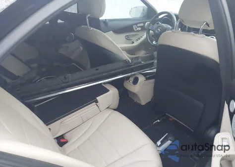 2018 Mercedes-Benz C 300 4Matic z USA, uszkodzony, nr VIN 55SWF4KB6JU260080